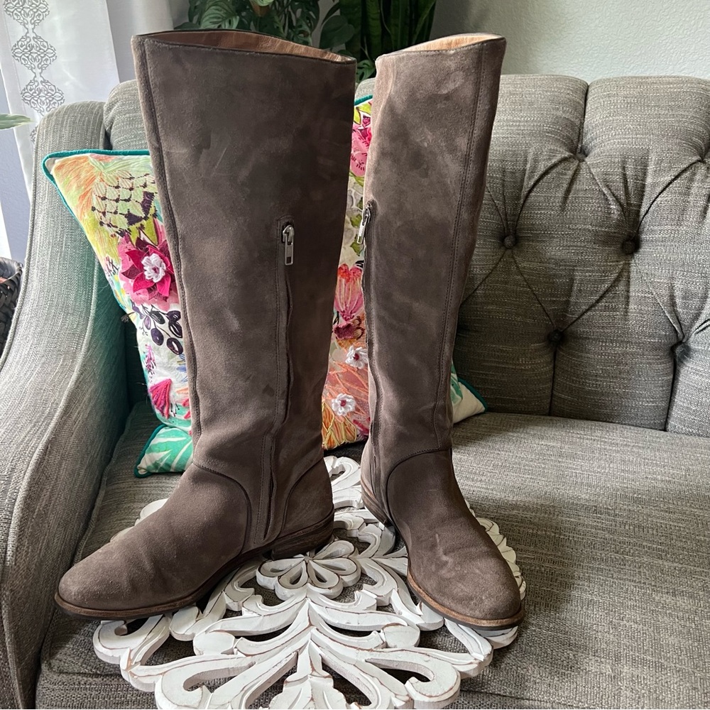 UGG Tall Leather Boots Women’s 8